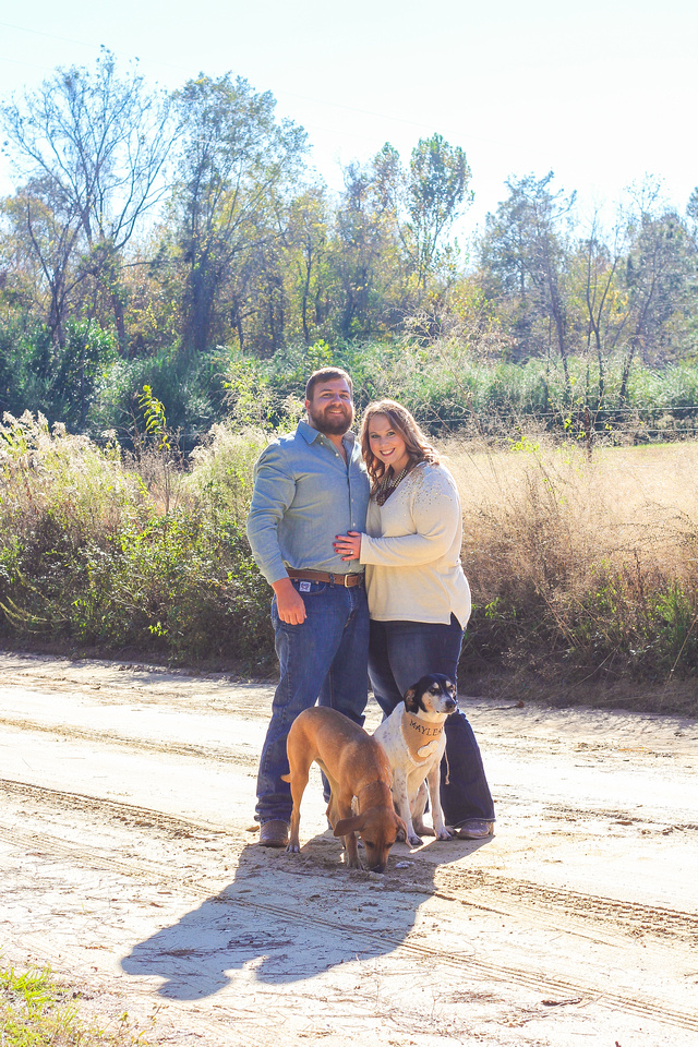 Family Christmas Photo with dogs in Ashburn, GA Photographer Amanda Lynn Photography