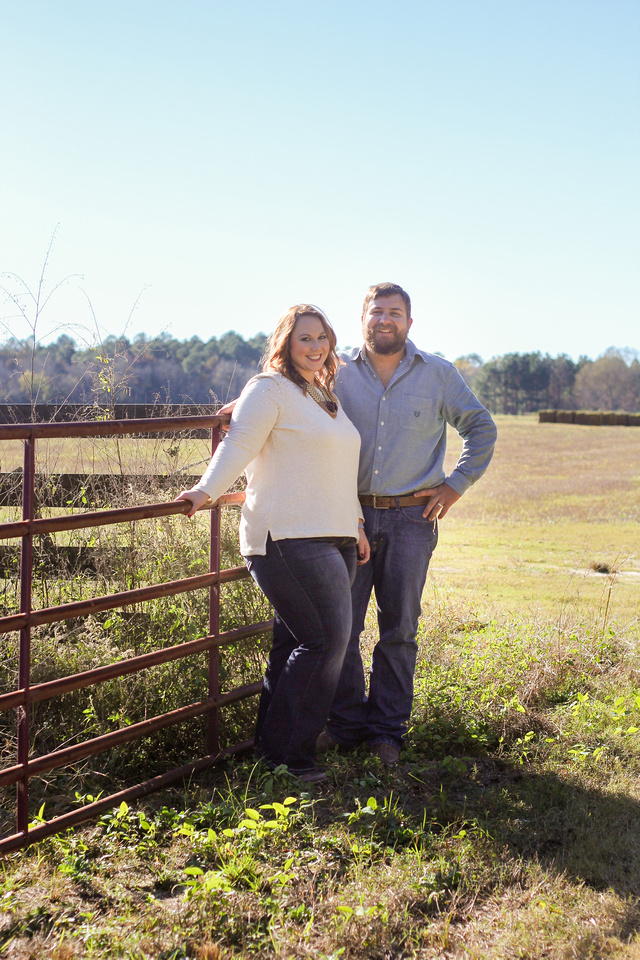 Family Christmas Photo with dogs in Ashburn, GA Photographer Amanda Lynn Photography