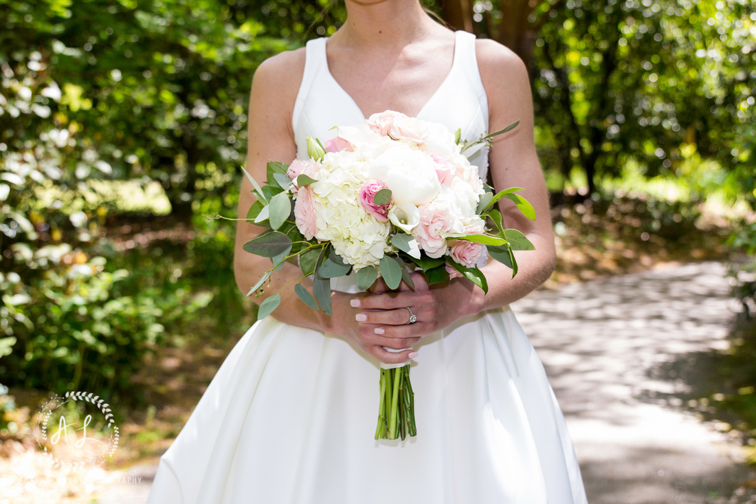 Bridal portraits at state botanical gardens of Georgia wedding dress bridals by lori Atlanta Georgia bridal bouquet panel design and events Monroe ga Amanda lynn photography