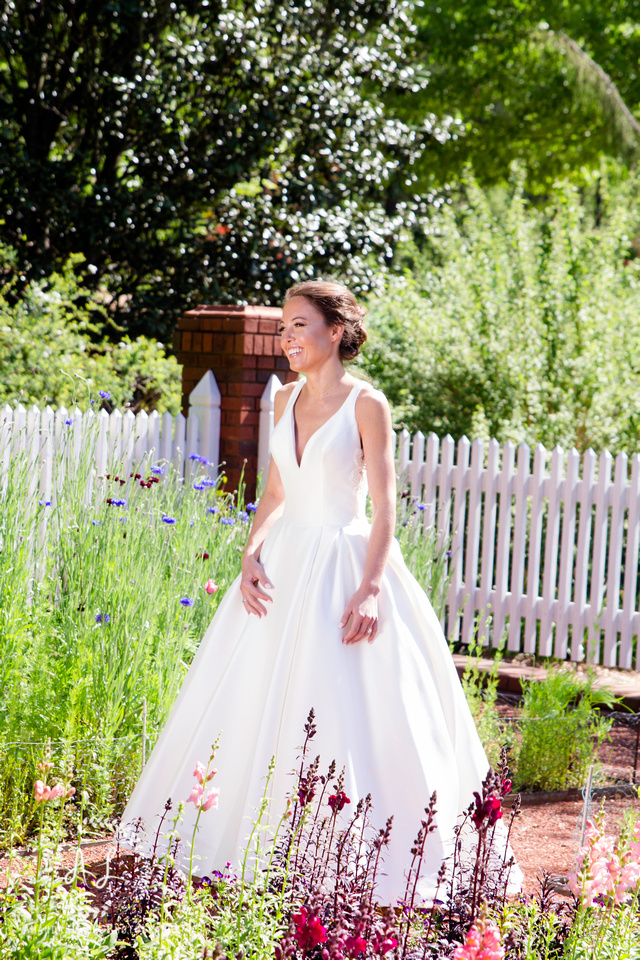 Bridal portraits at state botanical gardens of Georgia wedding dress bridals by lori Atlanta Georgia bridal bouquet panel design and events Monroe ga Amanda lynn photography