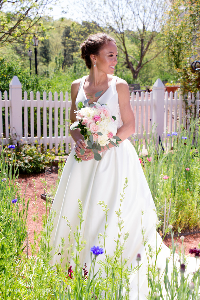 Bridal portraits at state botanical gardens of Georgia wedding dress bridals by lori Atlanta Georgia bridal bouquet panel design and events Monroe ga Amanda lynn photography