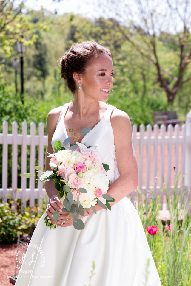 Bridal portraits at state botanical gardens of Georgia wedding dress bridals by lori Atlanta Georgia bridal bouquet panel design and events Monroe ga Amanda lynn photography