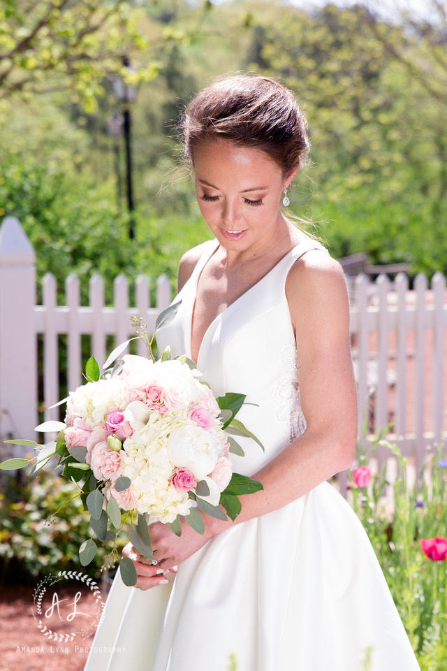 Bridal portraits at state botanical gardens of Georgia wedding dress bridals by lori Atlanta Georgia bridal bouquet panel design and events Monroe ga Amanda lynn photography