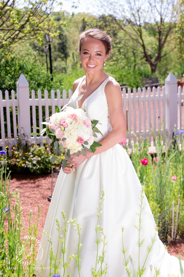 Bridal portraits at state botanical gardens of Georgia wedding dress bridals by lori Atlanta Georgia bridal bouquet panel design and events Monroe ga Amanda lynn photography