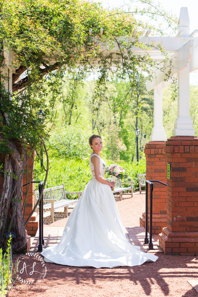 Bridal portraits at state botanical gardens of Georgia wedding dress bridals by lori Atlanta Georgia bridal bouquet panel design and events Monroe ga Amanda lynn photography